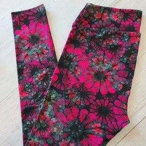 LulaRoe TC-Tall curvy leggings $6 each or Bundle 4